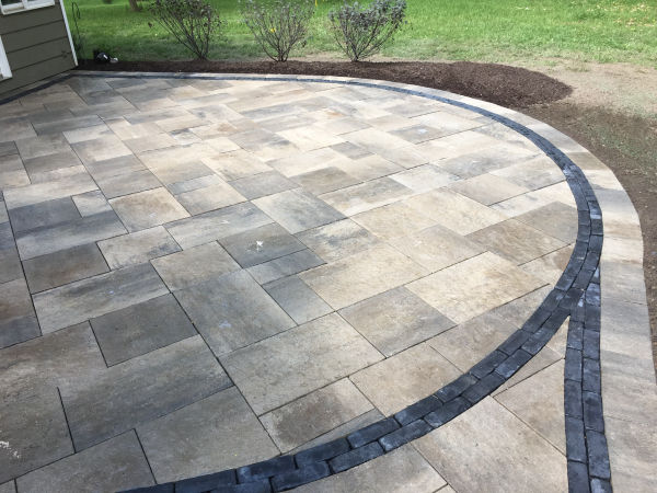 Brick Paver Patio with Contrasting Paver Border Brick Paver Patio with Contrasting Paver Border